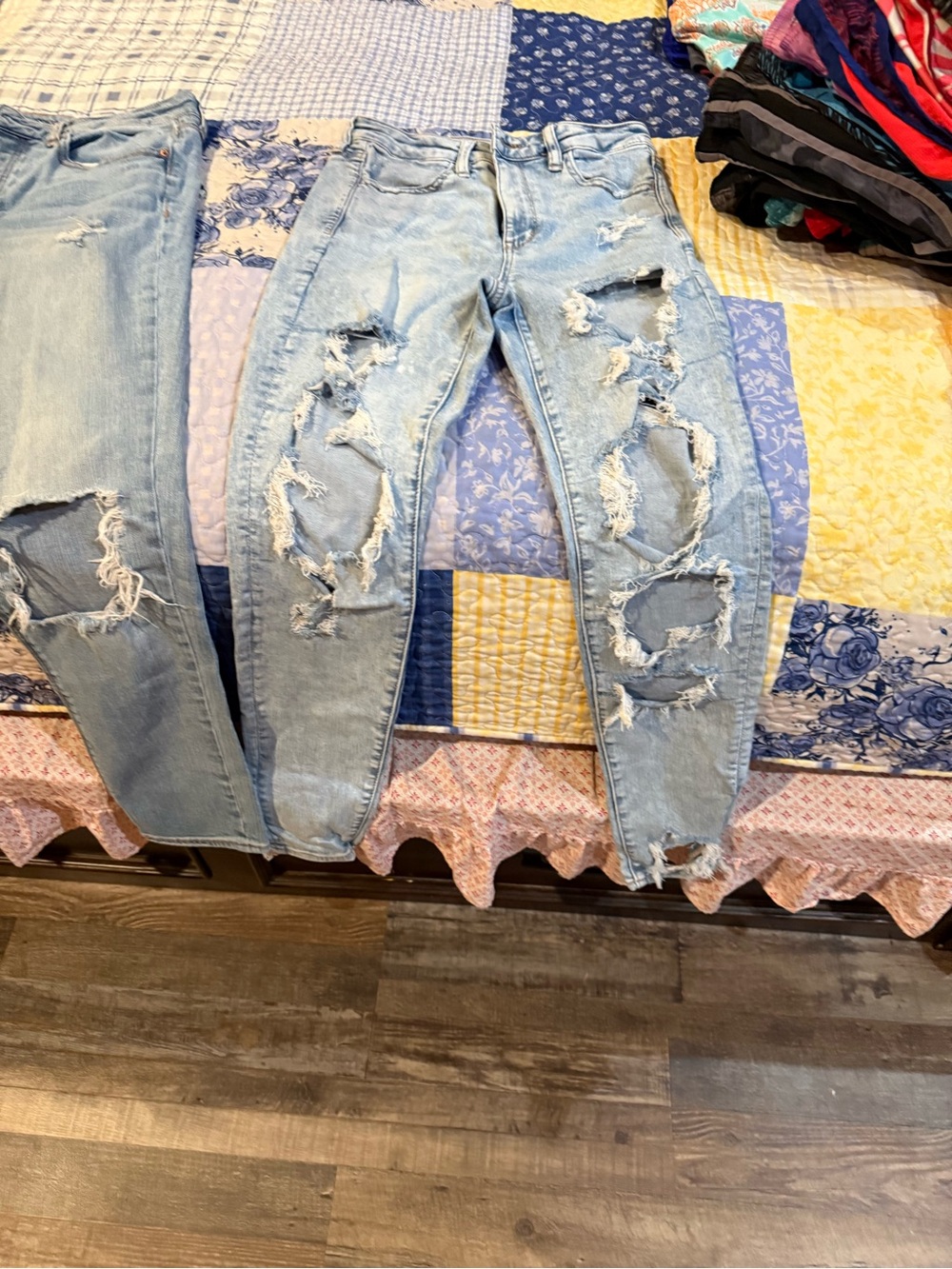 American Eagle Outfitters Light Wash Ripped Skinny Jeans